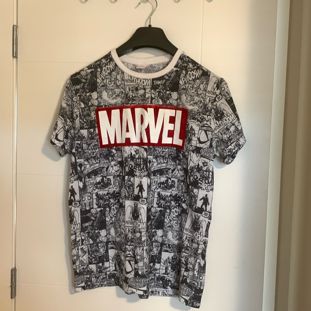 Marvel t-shirt, size L